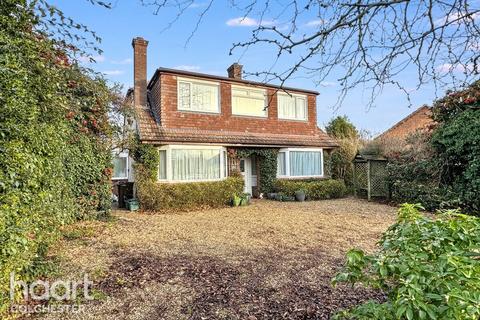 4 bedroom detached house for sale, Whitefriars Way, Colchester
