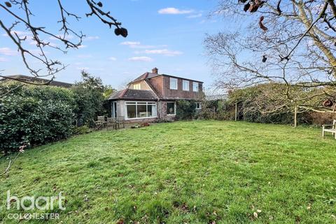 4 bedroom detached house for sale, Whitefriars Way, Colchester