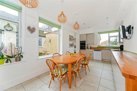 4 bedroom semi-detached house for sale, London Road, Widley
