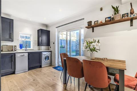 2 bedroom maisonette to rent, Credenhill Street, London, SW16