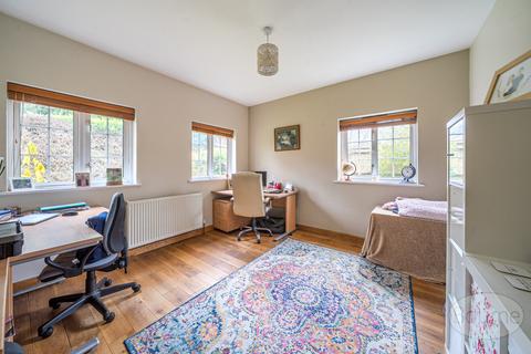 4 bedroom detached house for sale, Crooksbury Road, Farnham, Surrey, GU10