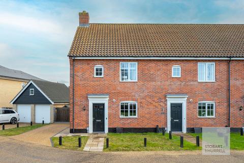 3 bedroom semi-detached house for sale, Christopher Way, Norwich NR12