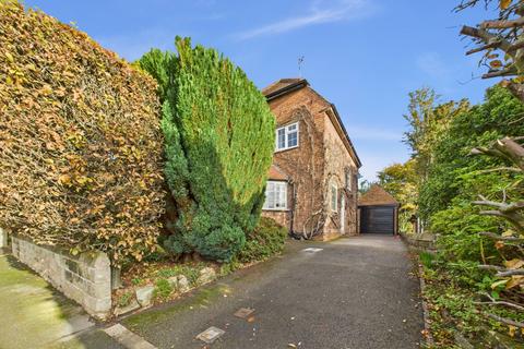 3 bedroom detached house for sale - Furniss Avenue, Dore. S17 3QL