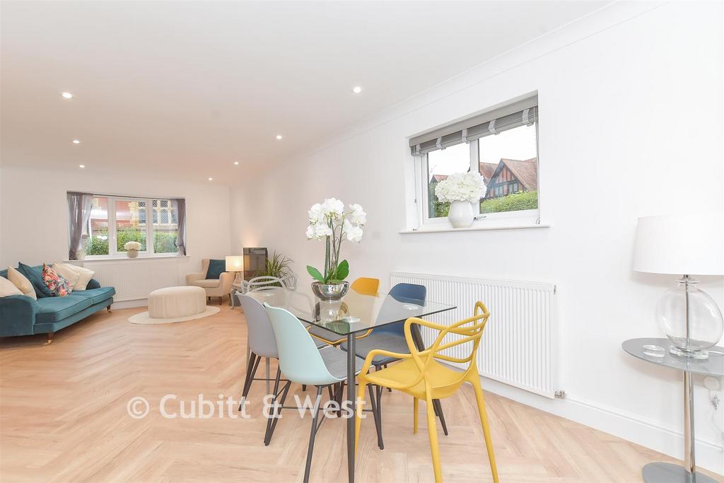 Kitchen/ Dining Area
