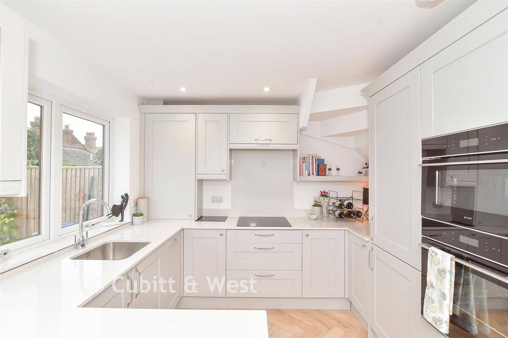 Kitchen/ Dining Area