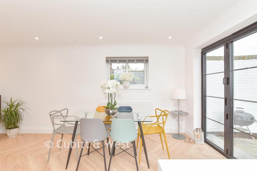 Kitchen/ Dining Area