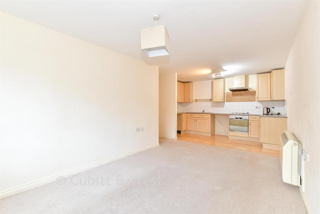 Lounge/Dining Area