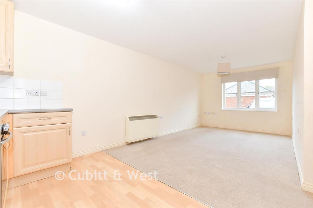 Lounge/Dining Area