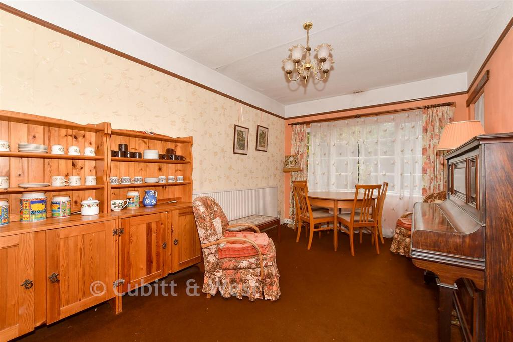 Lounge/Dining Room
