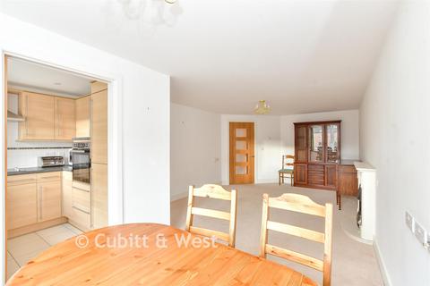 2 bedroom flat for sale, Beaconsfield Road, Waterlooville, Hampshire