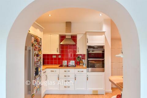 4 bedroom terraced house for sale, Collier Row Lane, Collier Row, Romford, Essex