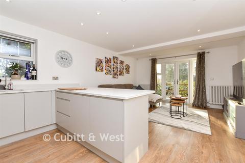 2 bedroom ground floor flat for sale, Edgehill Road, Purley, Surrey