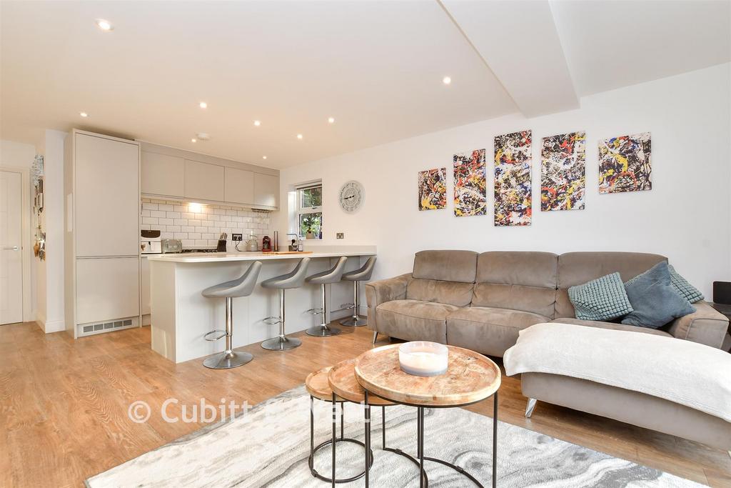 Kitchen / Lounge / Diner
