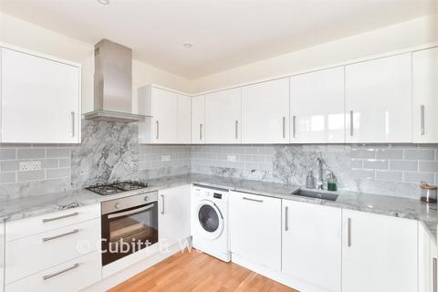 2 bedroom flat for sale, Sussex House, East Grinstead RH19