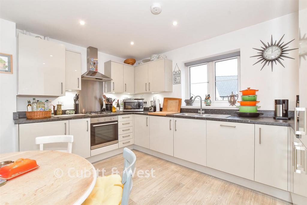 Lounge/ Kitchen