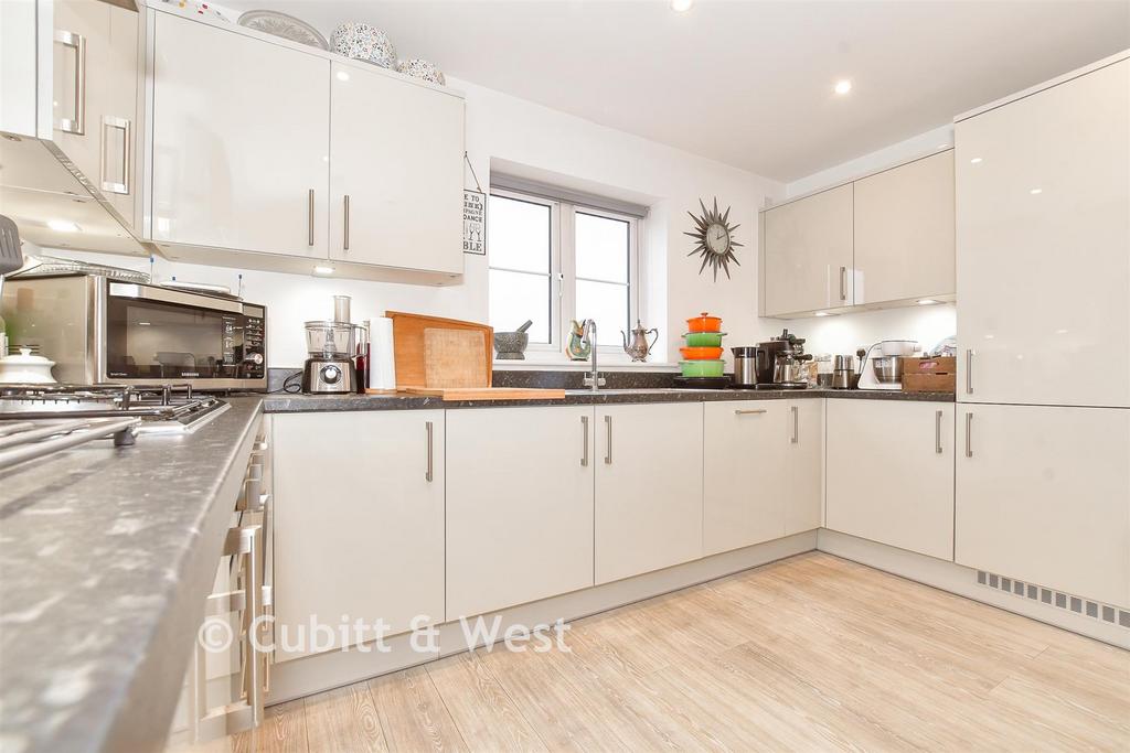 Lounge/ Kitchen
