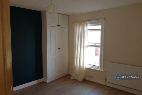 2 bedroom end of terrace house to rent, Alpha Street South, Slough, SL1