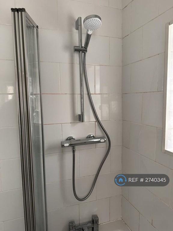 Shower /Bath
