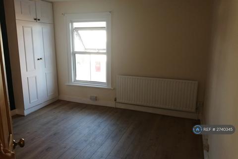 2 bedroom end of terrace house to rent, Alpha Street South, Slough, SL1