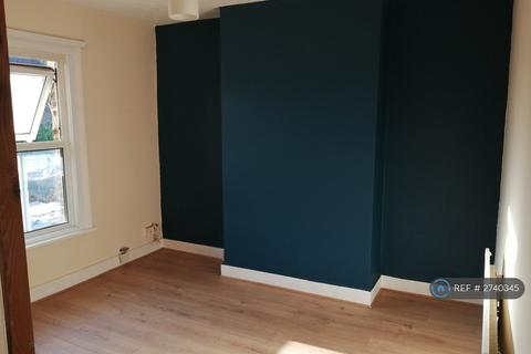 2 bedroom end of terrace house to rent, Alpha Street South, Slough, SL1
