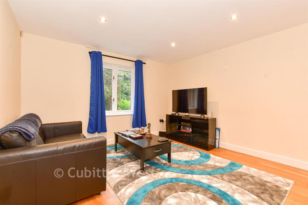 Lounge/Kitchen