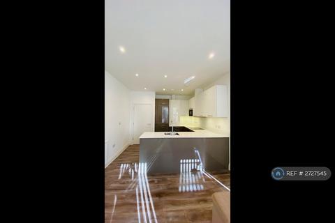 2 bedroom flat to rent, Kingsbridge House, Pinner, HA5