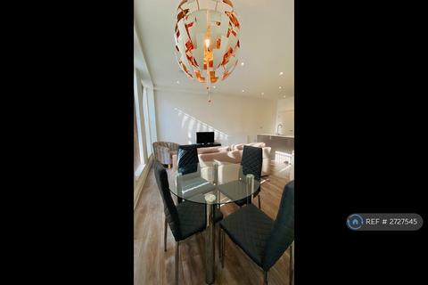2 bedroom flat to rent, Kingsbridge House, Pinner, HA5