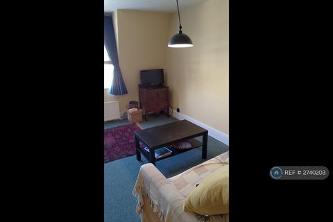 Studio to rent, Sinclair Road, London, W14