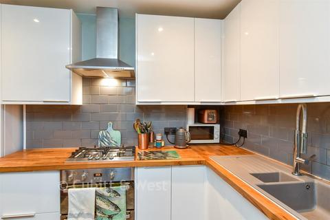 1 bedroom ground floor flat for sale, St. Aubyn's Road, Fishersgate, Brighton, East Sussex