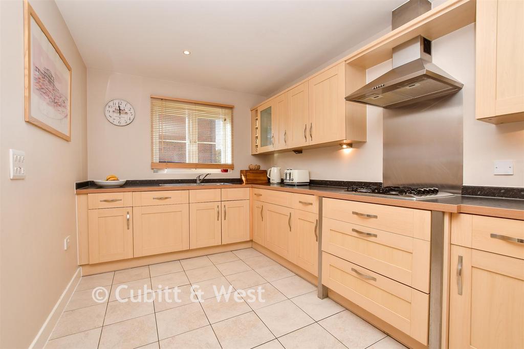 Kitchen / Lounge / Diner