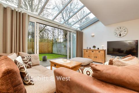 undefined, Halton Road, Kenley CR8