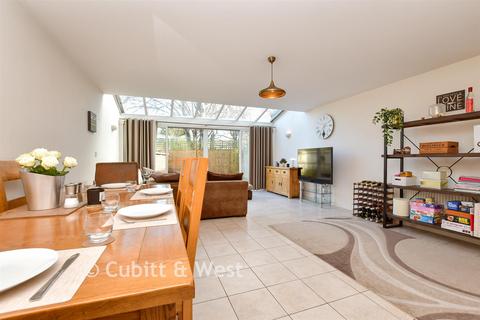 undefined, Halton Road, Kenley CR8