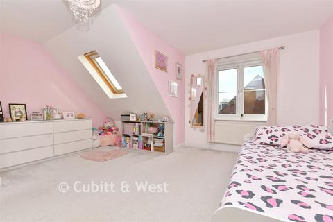 undefined, Halton Road, Kenley CR8