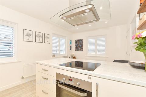 3 bedroom detached house for sale, Barnfield, Billingshurst RH14