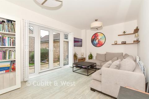 3 bedroom detached house for sale, Barnfield, Billingshurst RH14