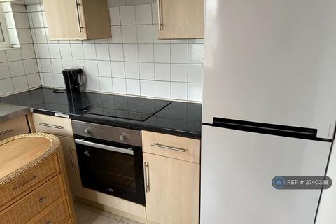 Studio to rent, Fonthill Road, London, N4