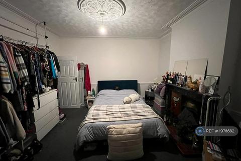 1 bedroom in a house share to rent, High Street, Kingswood, Bristol, BS15