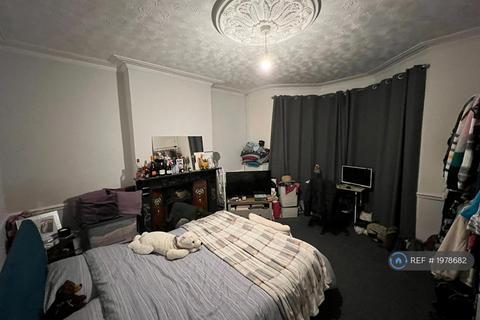 1 bedroom in a house share to rent, High Street, Kingswood, Bristol, BS15