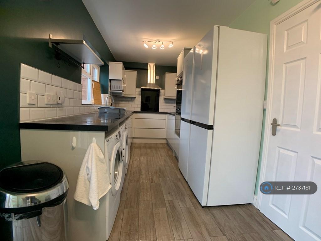 Kitchen Photo 1