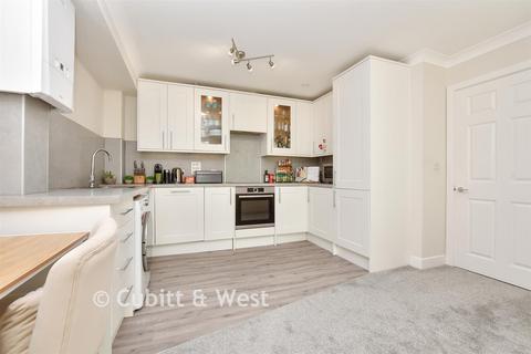 2 bedroom apartment for sale, Highbury Drive, Leatherhead, Surrey