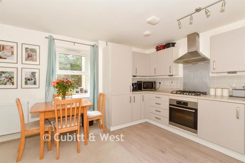 2 bedroom ground floor flat for sale, Timms Close, Horsham RH12