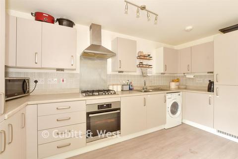 2 bedroom ground floor flat for sale, Timms Close, Horsham RH12