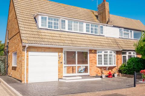 3 bedroom chalet for sale, Wren Close, Leigh-On-Sea SS9