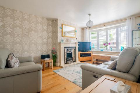 3 bedroom chalet for sale, Wren Close, Leigh-On-Sea SS9