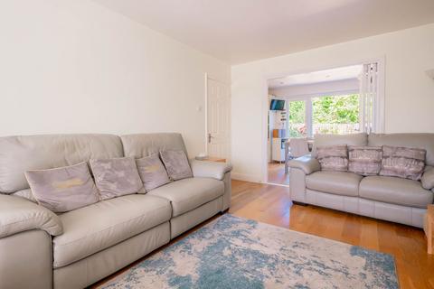 3 bedroom chalet for sale, Wren Close, Leigh-On-Sea SS9