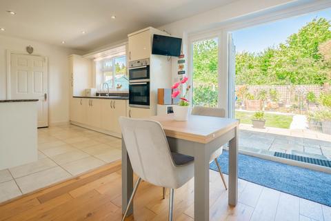 3 bedroom chalet for sale, Wren Close, Leigh-On-Sea SS9