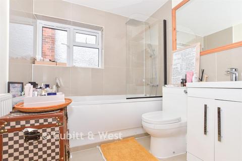2 bedroom flat for sale, Croydon Road, Caterham, Surrey