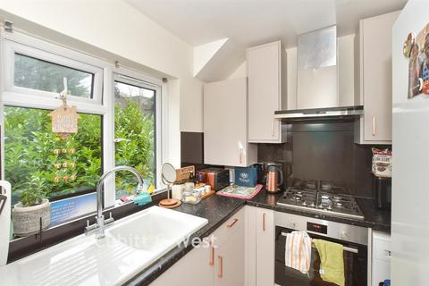 2 bedroom flat for sale, Mulberry Court, Caterham CR3