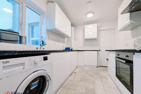 3 bedroom flat to rent, The Grove, Reading RG1
