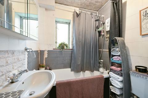 undefined, Ruthen Close, Epsom KT18